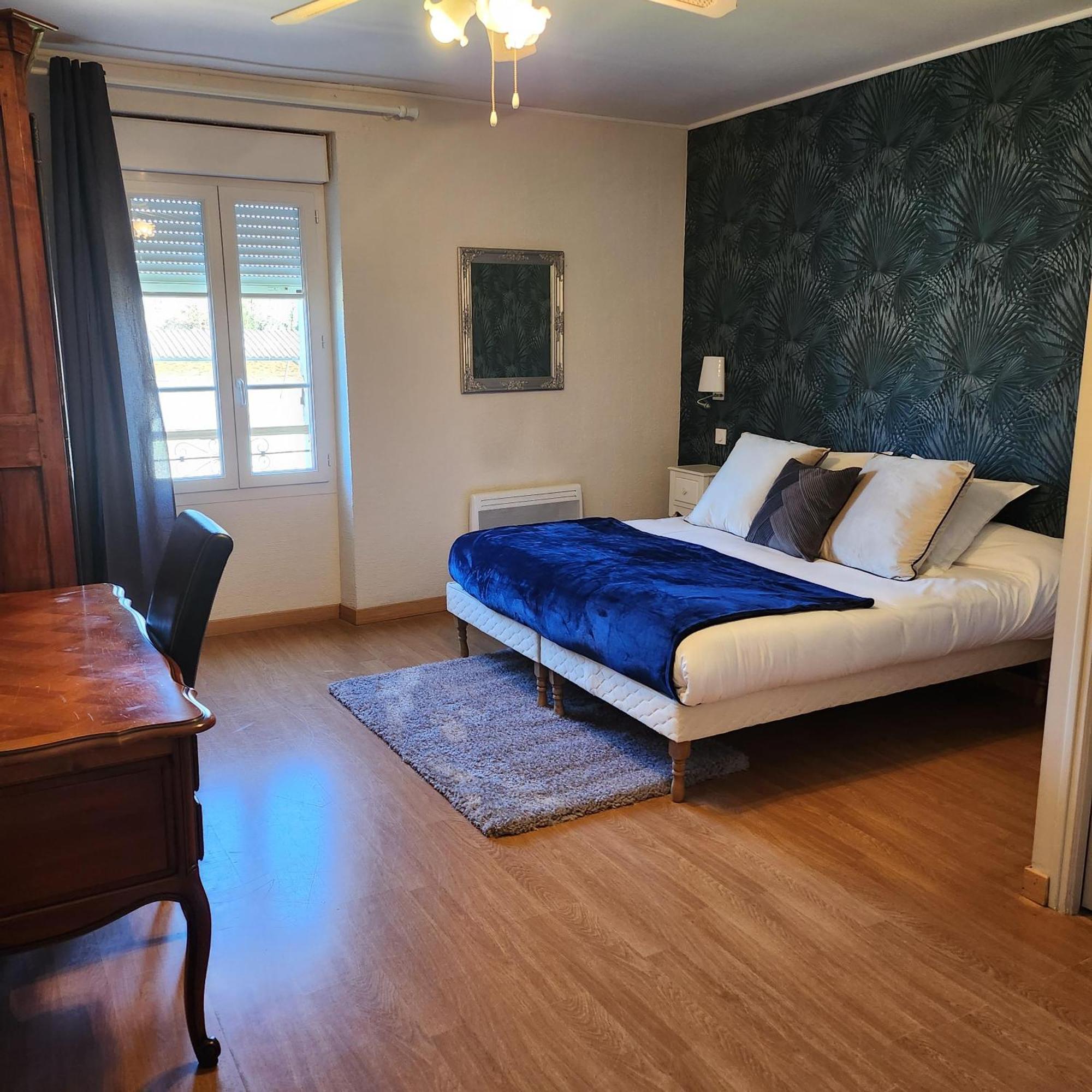 Hotel La Tour Perrier Eyrans-de Soudiac エクステリア 写真