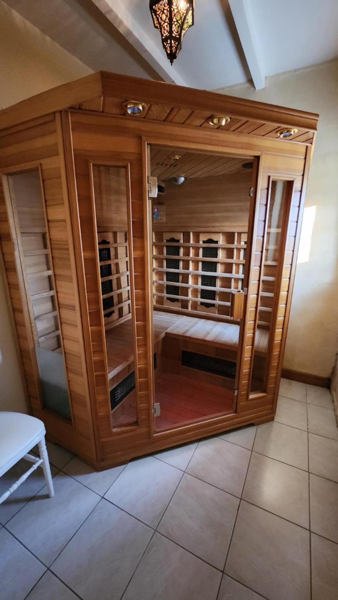 Hotel La Tour Perrier Eyrans-de Soudiac エクステリア 写真